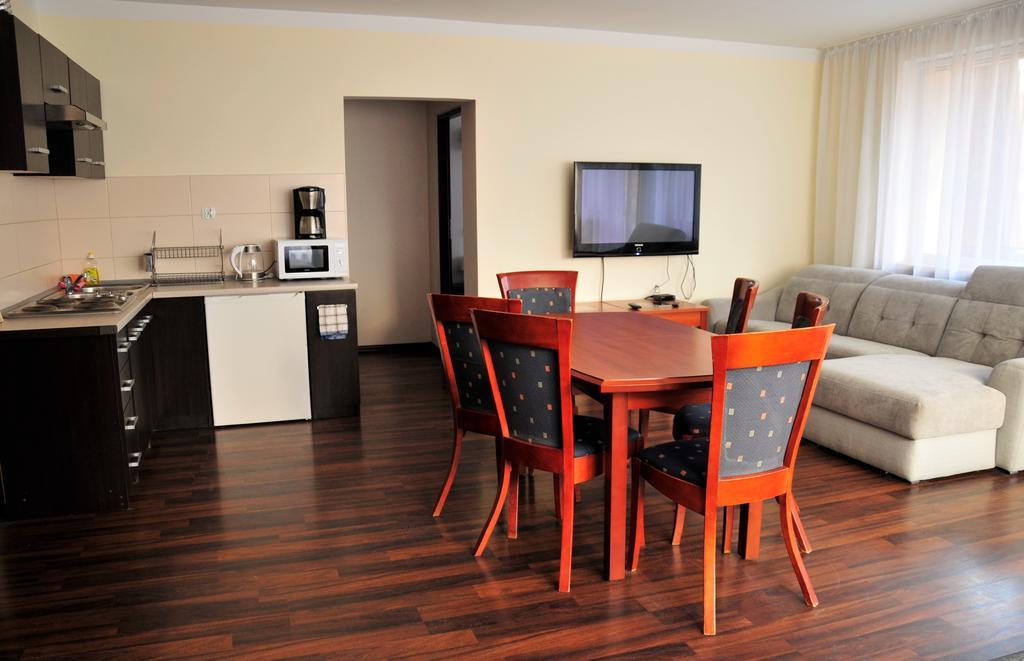 Apartamenty I Pokoje Przy Parku 耶莱尼亚古拉 客房 照片