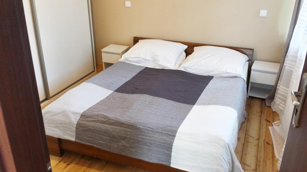 Apartamenty I Pokoje Przy Parku 耶莱尼亚古拉 外观 照片