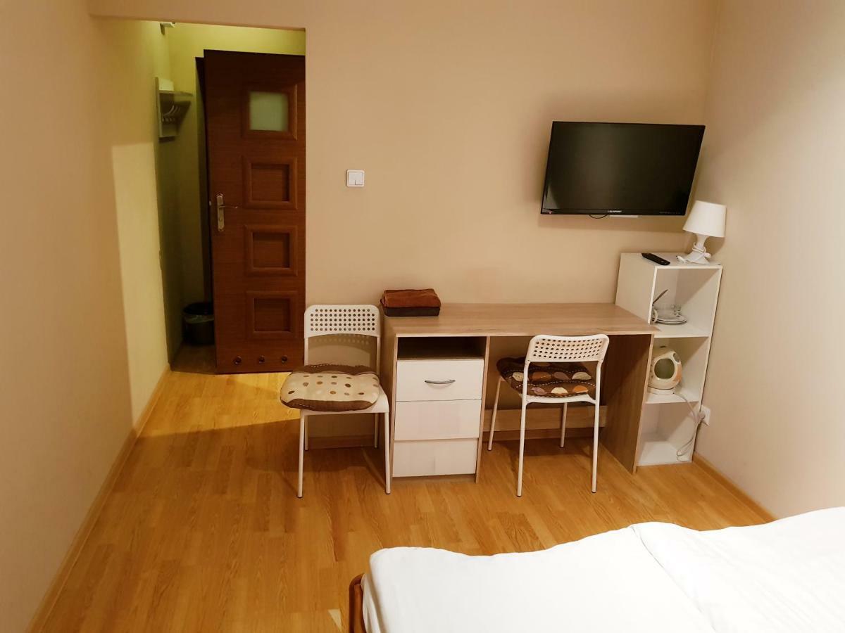 Apartamenty I Pokoje Przy Parku 耶莱尼亚古拉 外观 照片